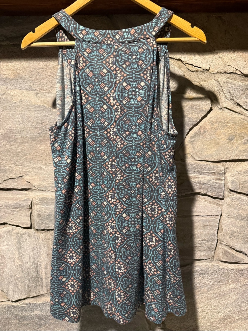 Lane Bryant Sleeveless Printed Tank in Teal & Coral, size 14/16 - Picture 4 of 6